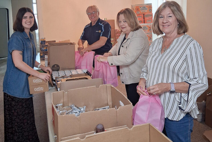 Rotary helps pack food